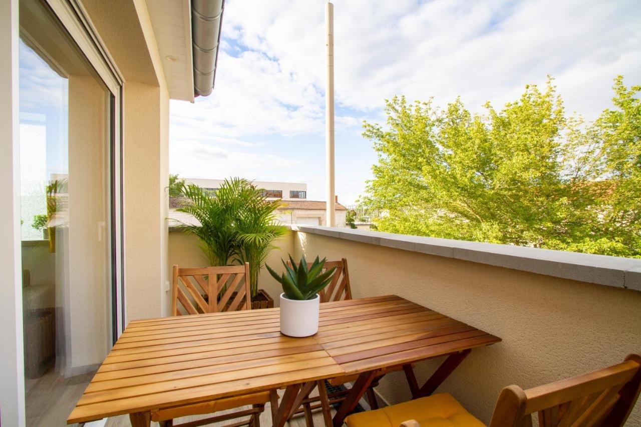 Soleil D'Ete: Balcony Retreat with Netflix & Free Parking Apartment Chalons-en-Champagne Exterior photo