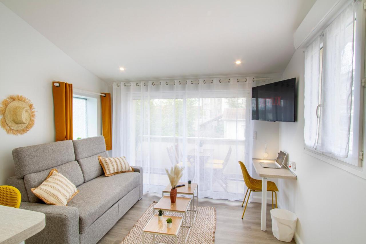 Soleil D'Ete: Balcony Retreat with Netflix & Free Parking Apartment Chalons-en-Champagne Exterior photo
