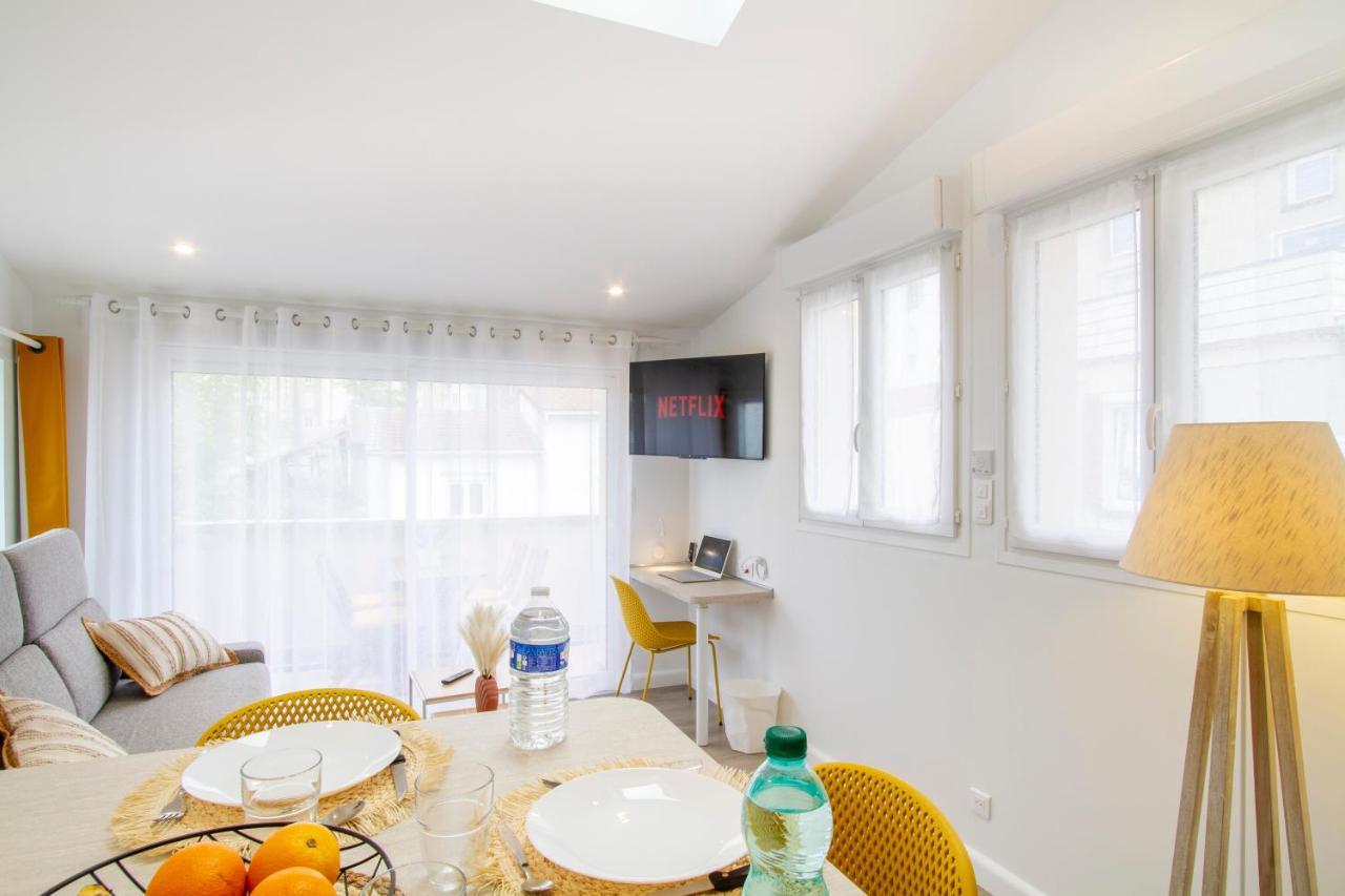 Soleil D'Ete: Balcony Retreat with Netflix & Free Parking Apartment Chalons-en-Champagne Exterior photo