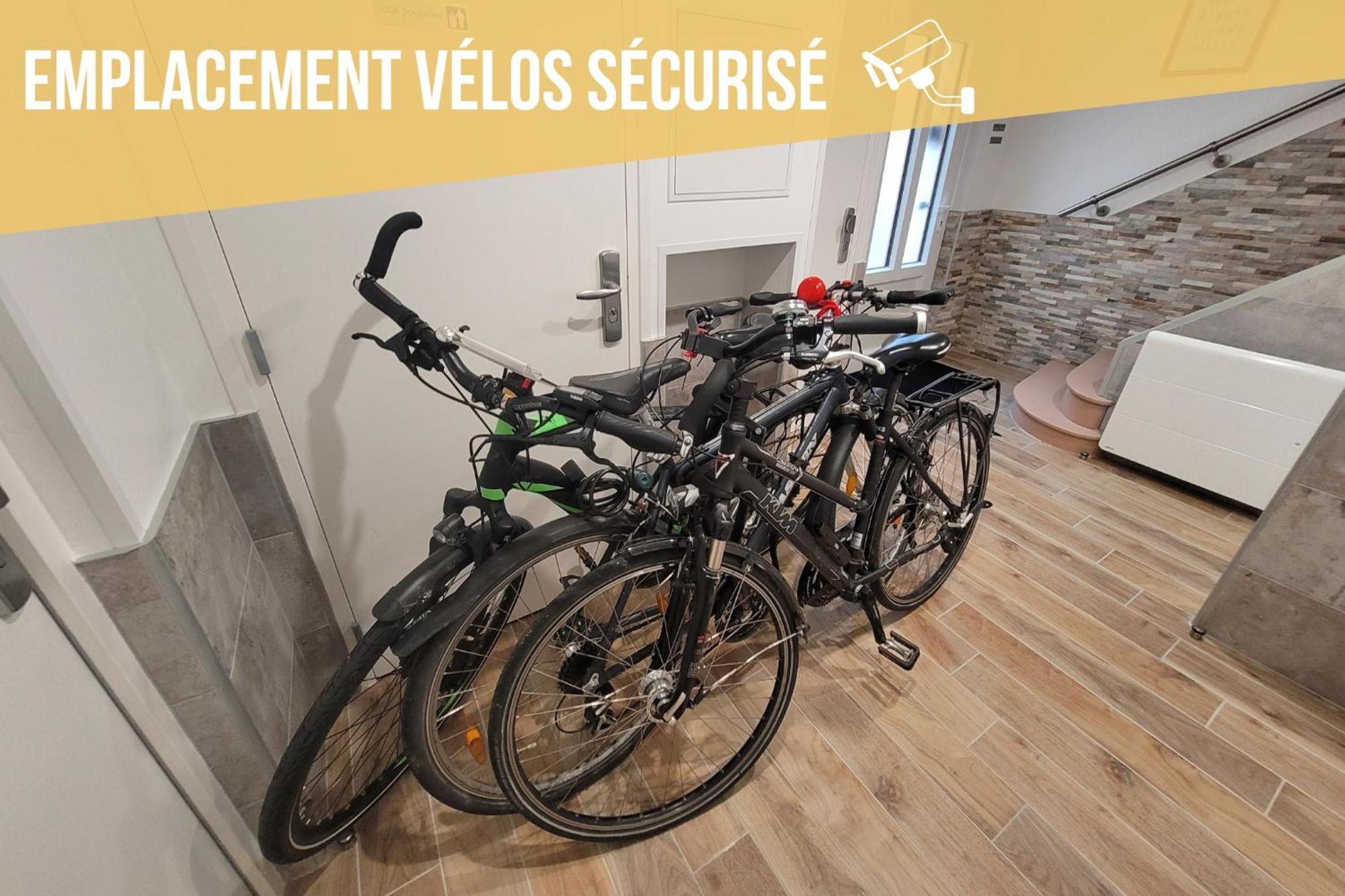 Soleil D'Ete: Balcony Retreat with Netflix & Free Parking Apartment Chalons-en-Champagne Exterior photo